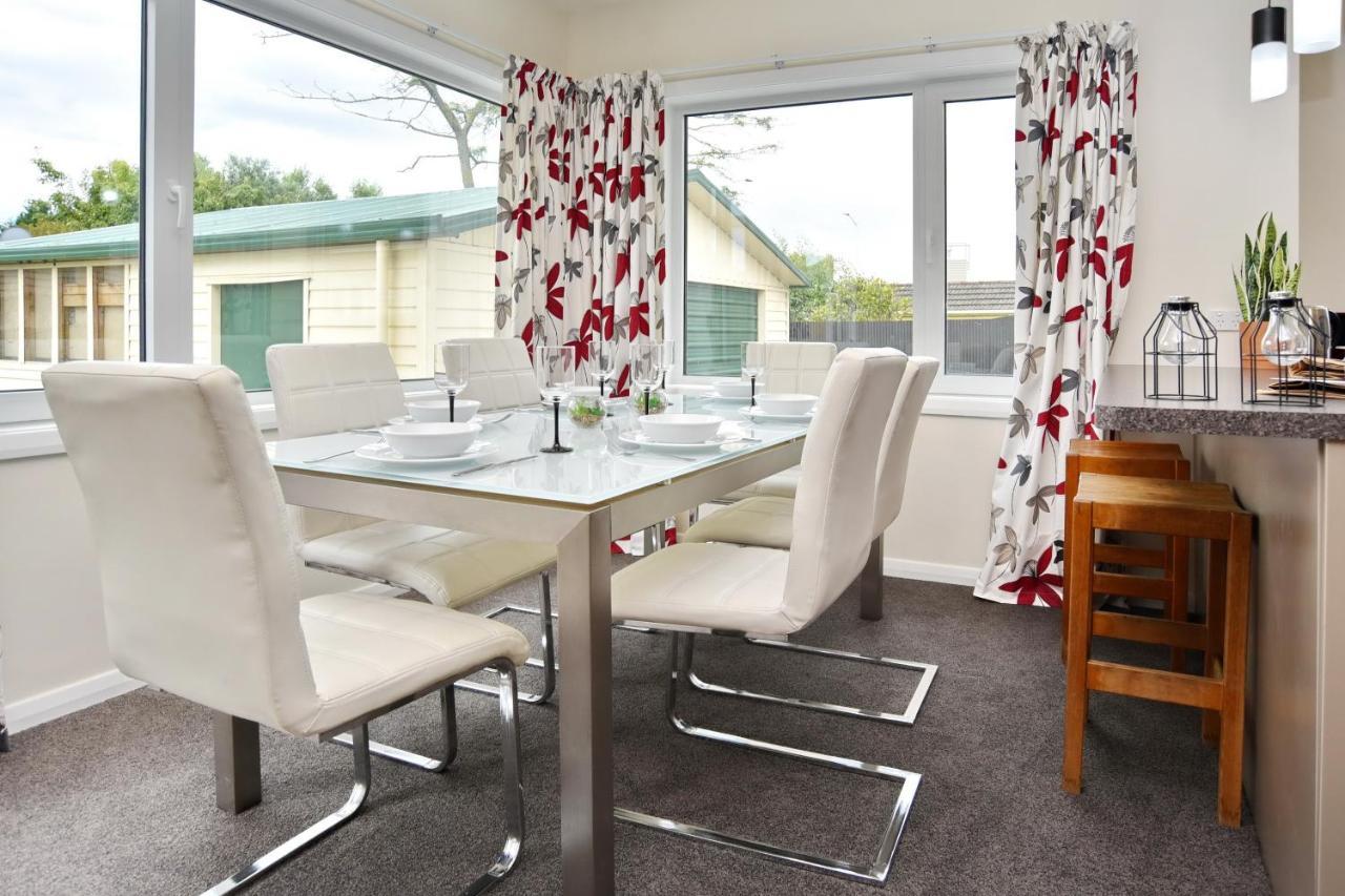 Weston Villa - Spacious & Family Friendly - Bookahome ไครสต์เชิร์ช ภายนอก รูปภาพ